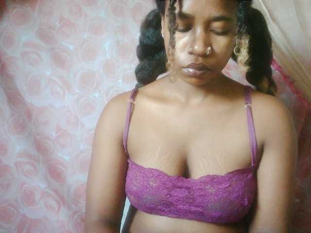 Mayrah07 live cam on BongaCams