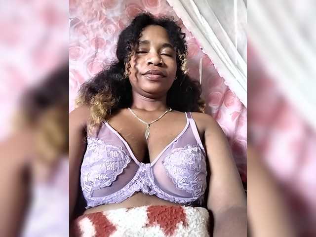 Mayrah07 live cam on BongaCams
