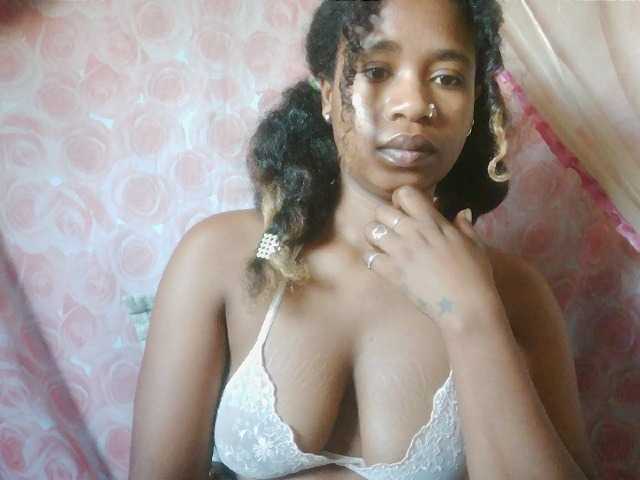 Mayrah07 live cam on BongaCams