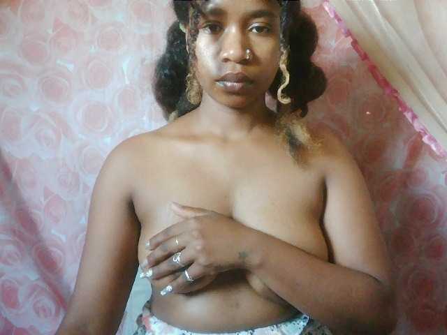 Mayrah07 live cam on BongaCams