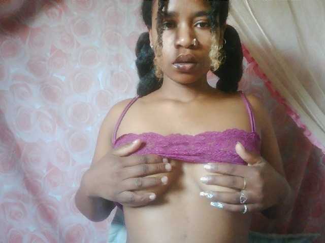 Mayrah07 live cam on BongaCams