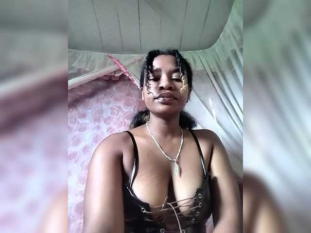 Mayrah07 live cam on BongaCams