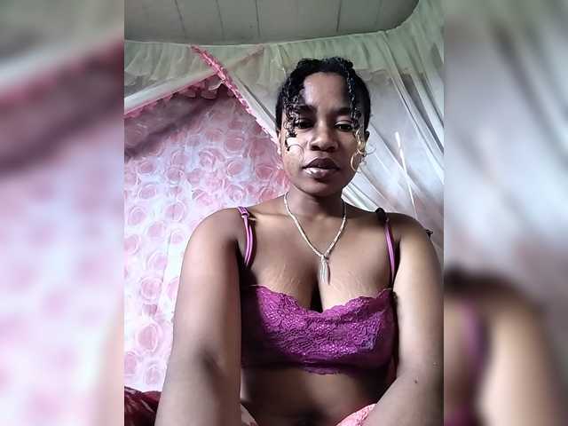Mayrah07 live cam on BongaCams