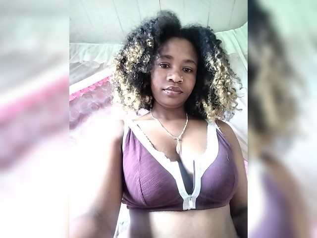 Mayrah07 live cam on BongaCams
