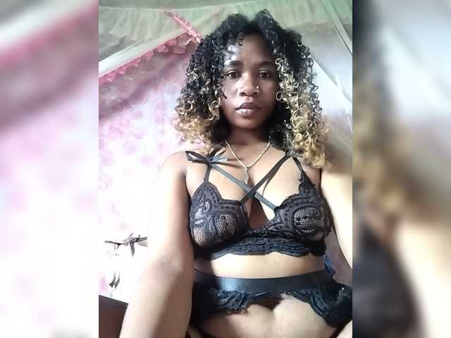 Mayrah07 live cam on BongaCams
