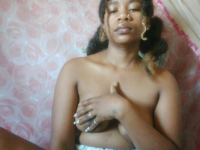 Mayrah07 live cam on BongaCams