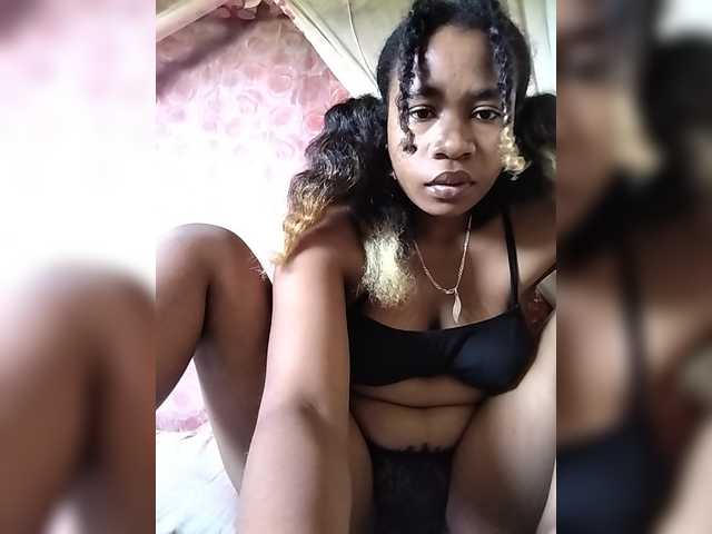 Mayrah07 live cam on BongaCams