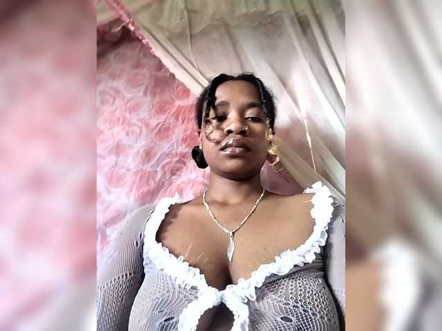 Mayrah07 live cam on BongaCams