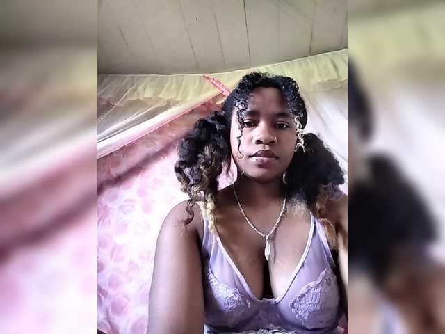 Mayrah07 live cam on BongaCams