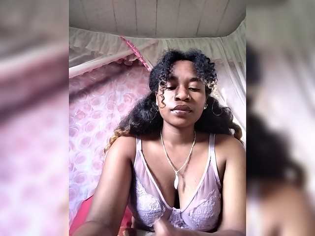 Mayrah07 live cam on BongaCams