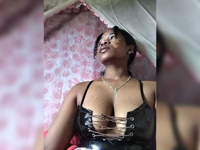 Mayrah07 live cam on BongaCams