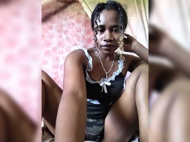 Mayrah07 live cam on BongaCams