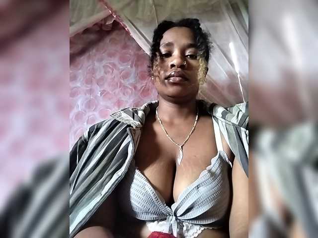 Mayrah07 live cam on BongaCams