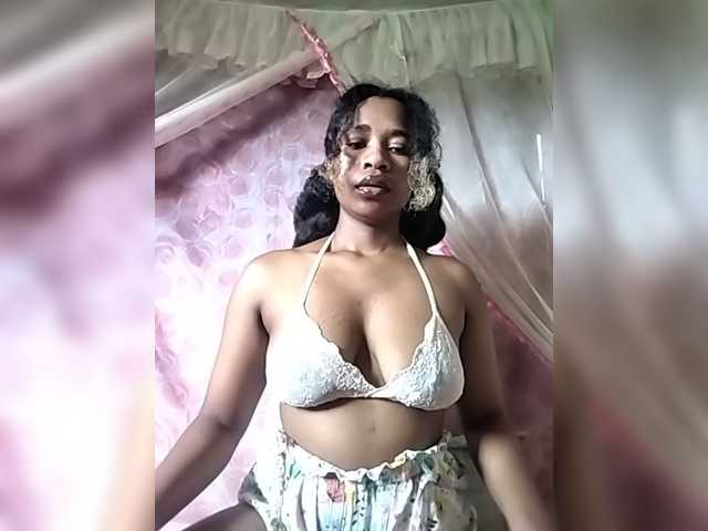 Mayrah07 live cam on BongaCams