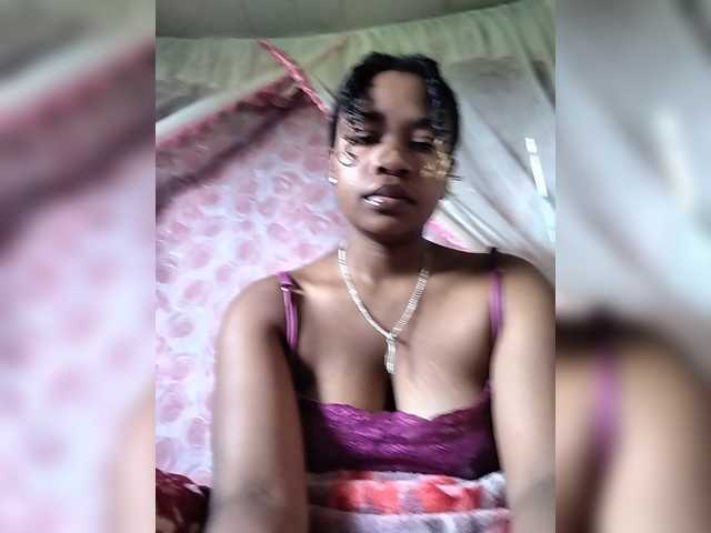 Mayrah07 live cam on BongaCams