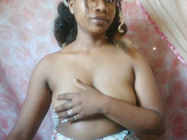Mayrah07 live cam on BongaCams