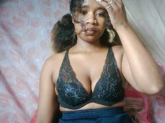 Mayrah07 live cam on BongaCams
