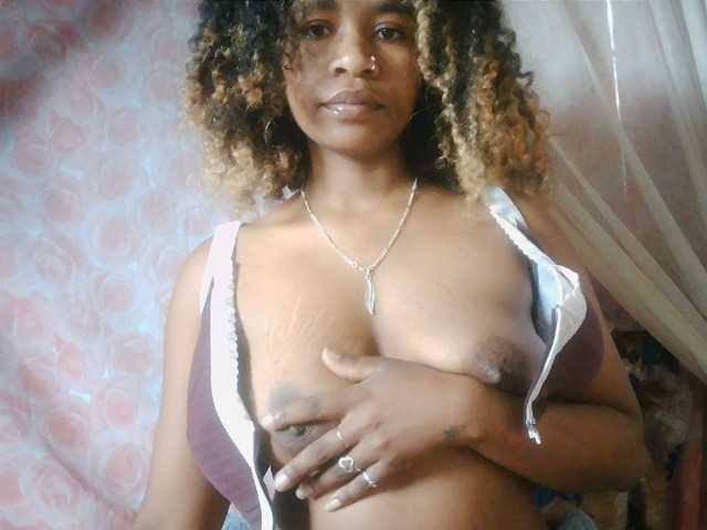 Mayrah07 live cam on BongaCams