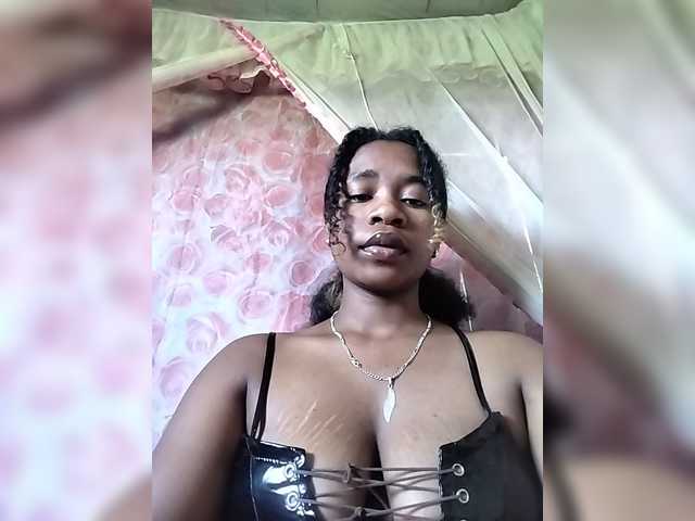 Mayrah07 live cam on BongaCams