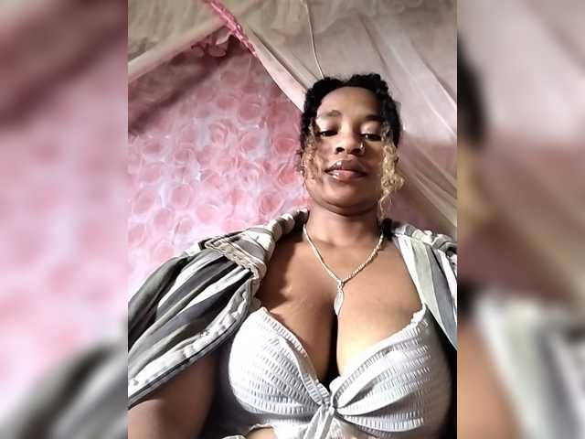 Mayrah07 live cam on BongaCams