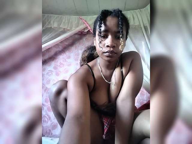 Chat with Mayrah07 live cam