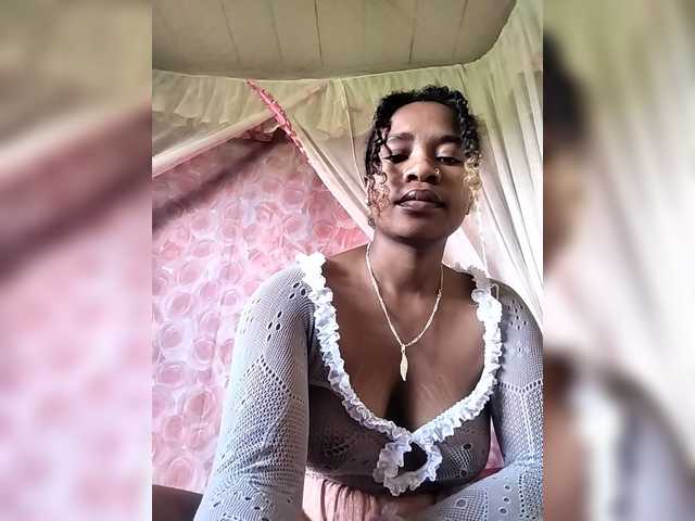 Mayrah07 live cam on BongaCams