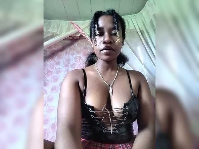 Mayrah07 live cam on BongaCams