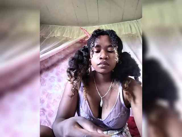 Mayrah07 webcam