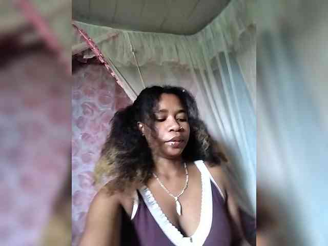 Mayrah07 webcam