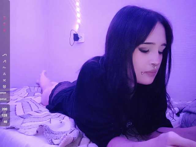 JenelleFaires live cam on BongaCams