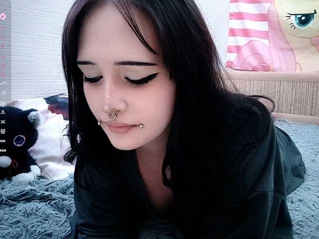 JenelleFaires live cam on BongaCams