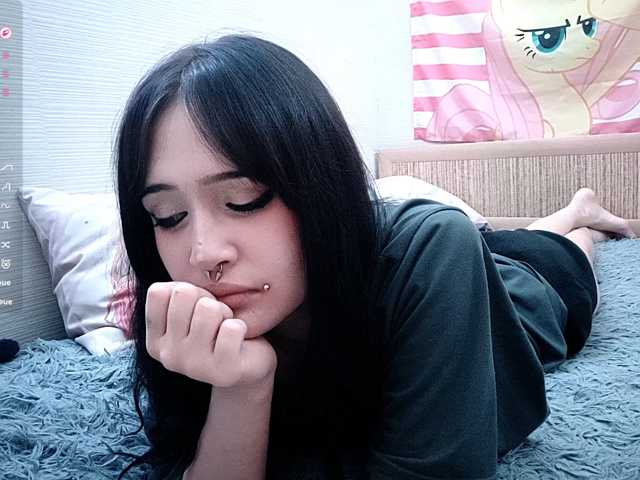 JenelleFaires live cam on BongaCams