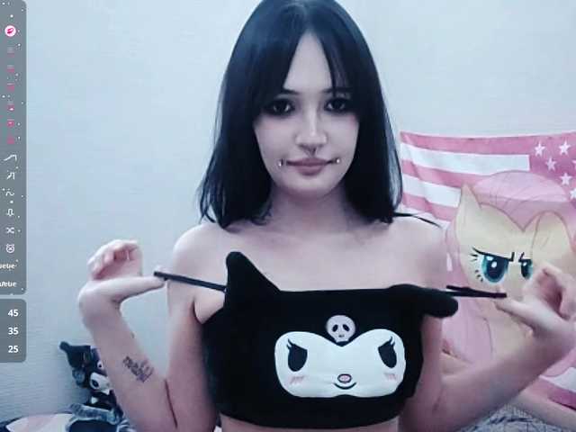 JenelleFaires live cam on BongaCams