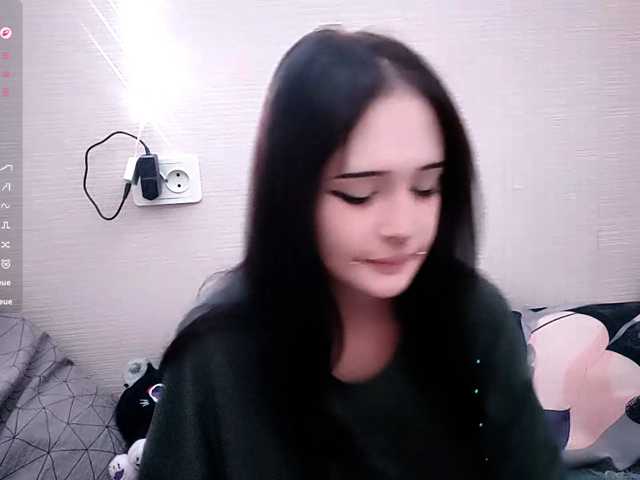 JenelleFaires live cam on BongaCams