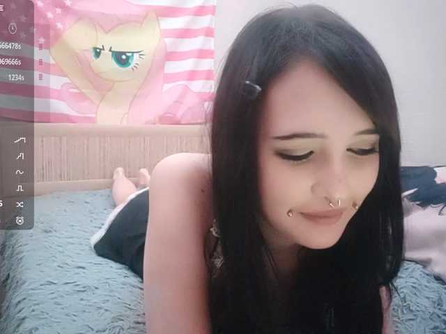 JenelleFaires live cam on BongaCams