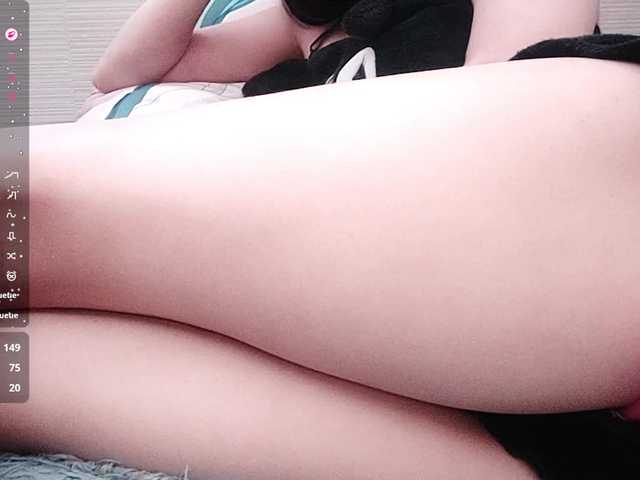 JenelleFaires live cam on BongaCams