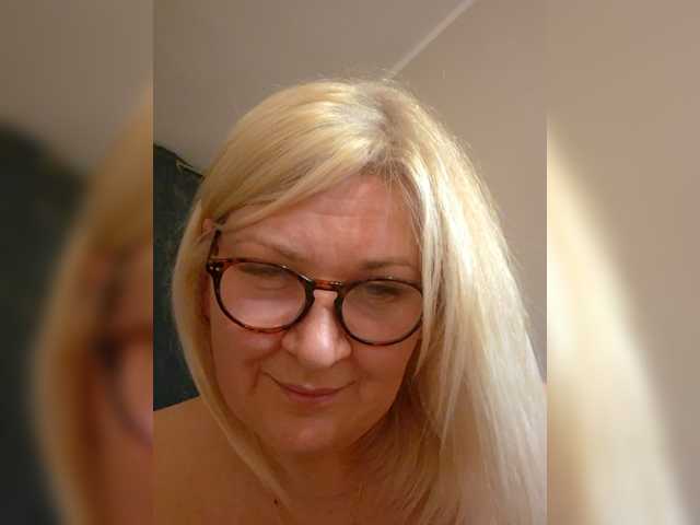 Nika03 live cam on BongaCams