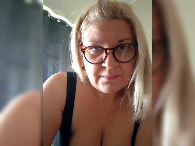 Nika03 live cam on BongaCams