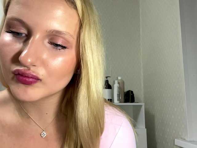 RenettaPiasecki live cam on BongaCams