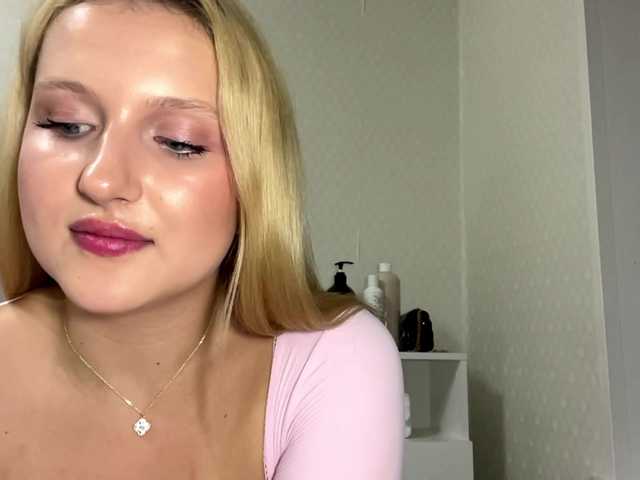 RenettaPiasecki live cam on BongaCams