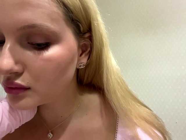 RenettaPiasecki live cam preview