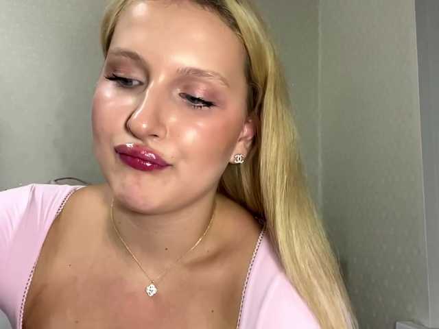 RenettaPiasecki live cam preview