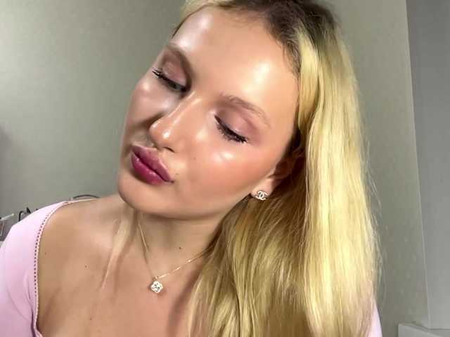 RenettaPiasecki live cam on BongaCams