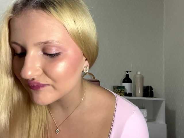 RenettaPiasecki live cam on BongaCams