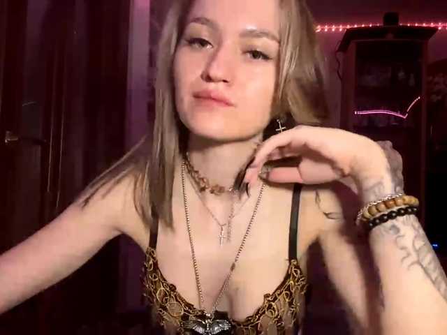 LanoraPomar live cam on BongaCams