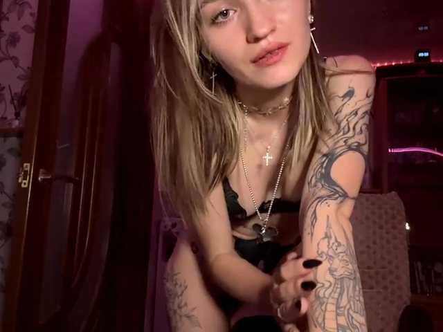 LanoraPomar live cam on BongaCams