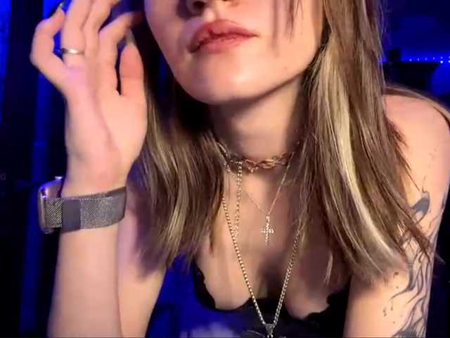 LanoraPomar live cam on BongaCams