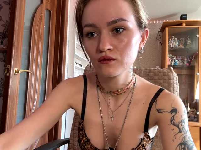 LanoraPomar live cam on BongaCams