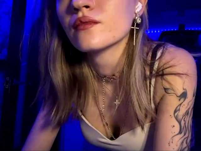 LanoraPomar live cam preview
