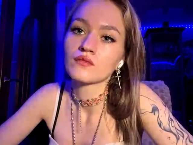 LanoraPomar live cam on BongaCams